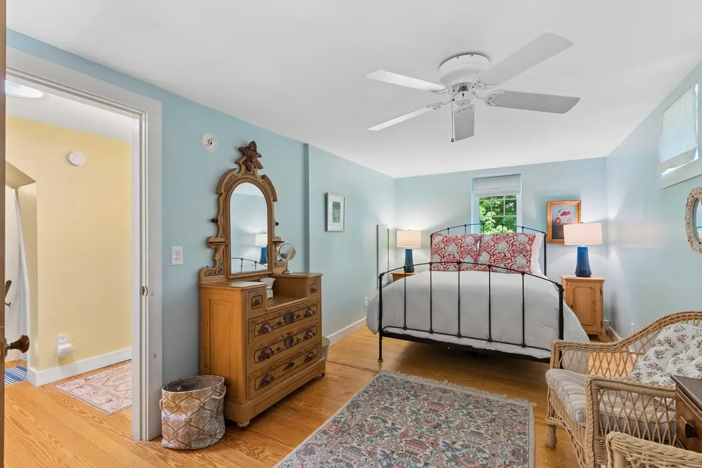 28 Beach Avenue Long Island ME 04050