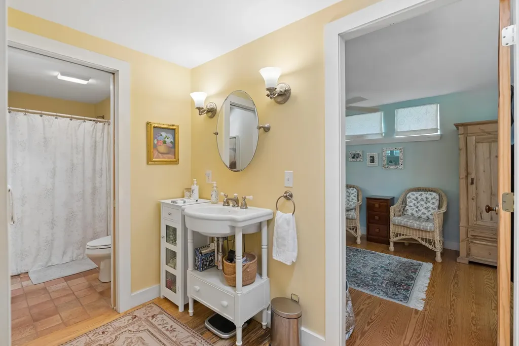 28 Beach Avenue Long Island ME 04050