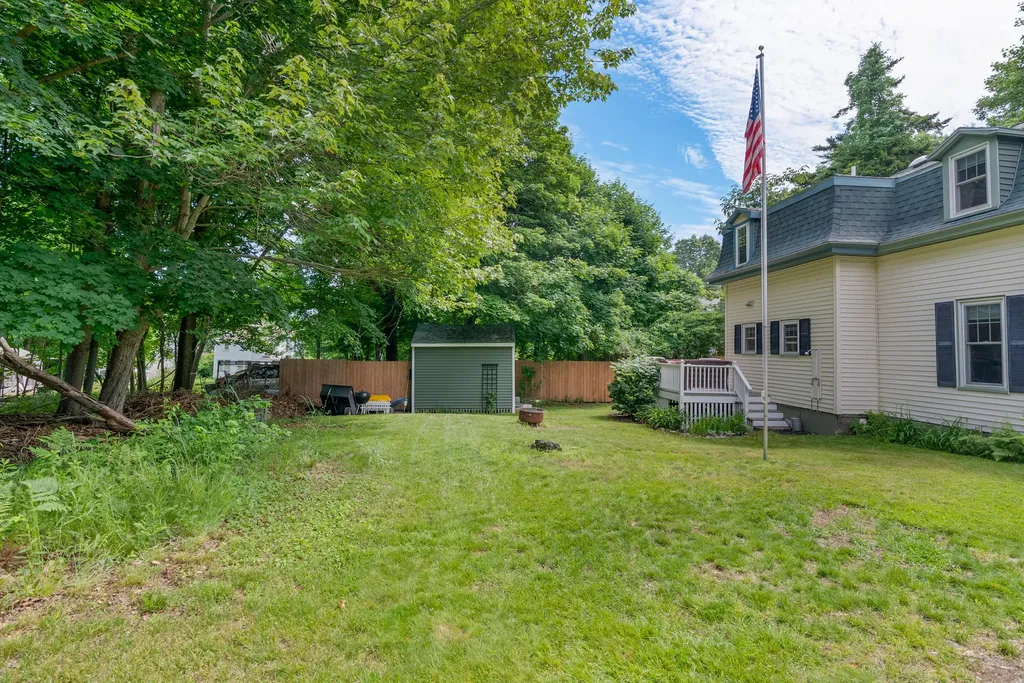 28 Beach Avenue Long Island ME 04050