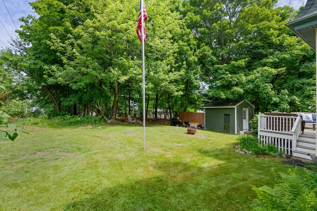 28 Beach Avenue Long Island ME 04050