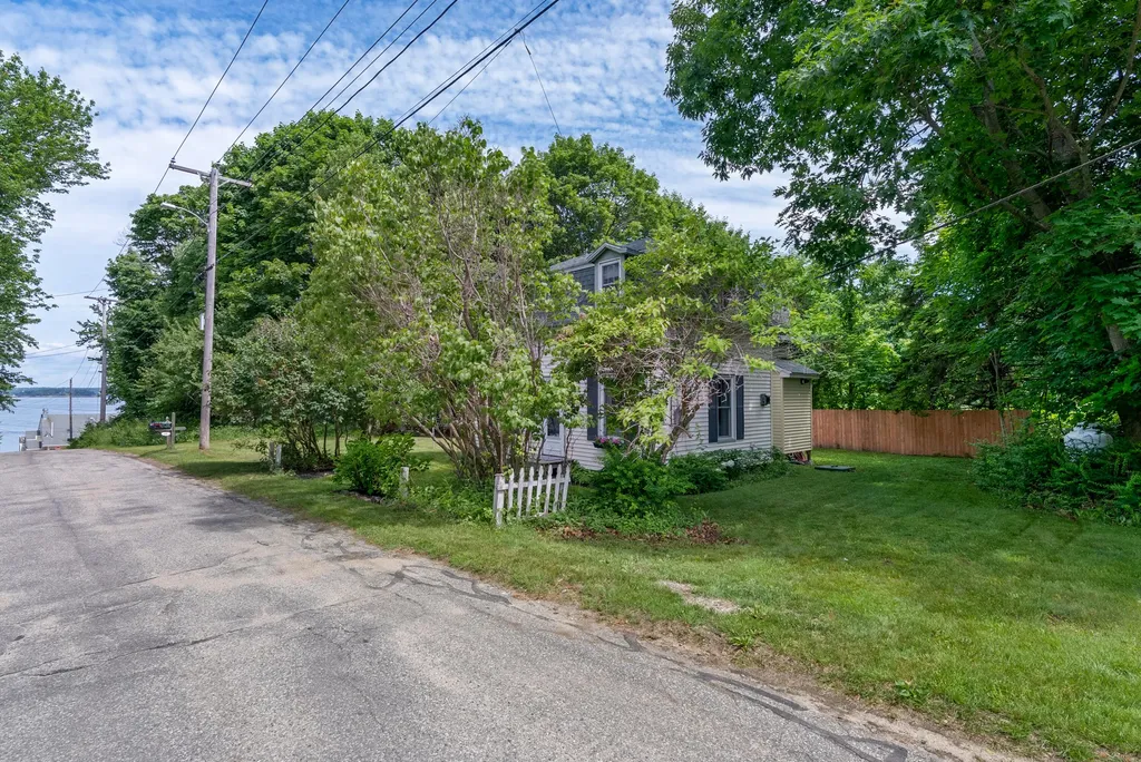 28 Beach Avenue Long Island ME 04050
