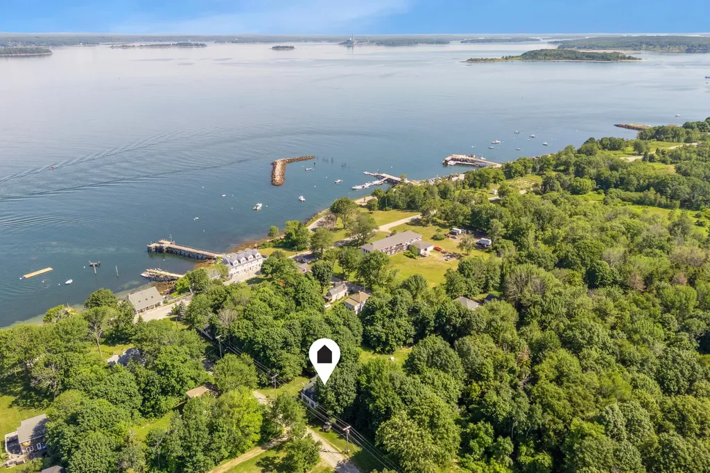 28 Beach Avenue Long Island ME 04050