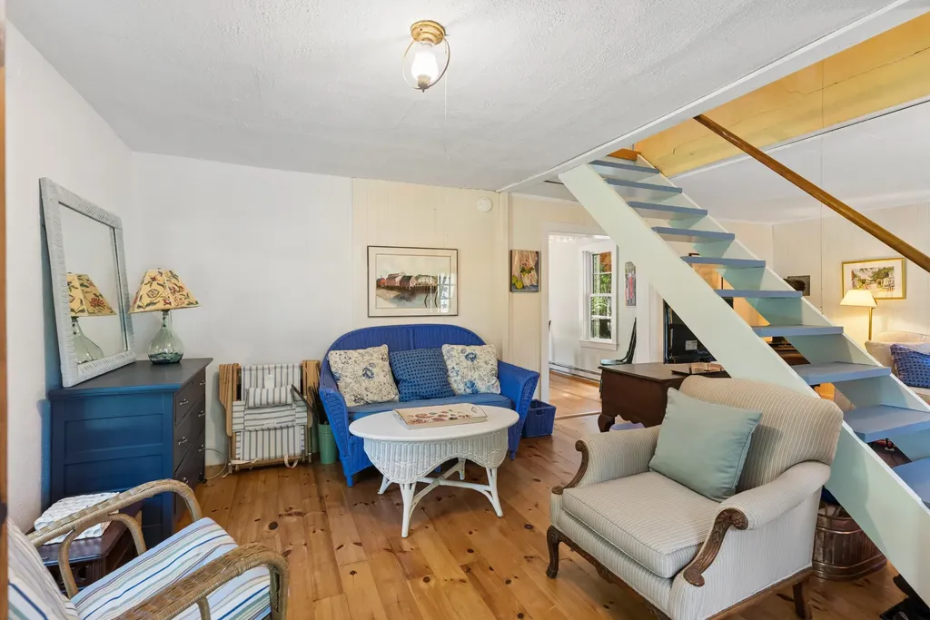 28 Beach Avenue Long Island ME 04050