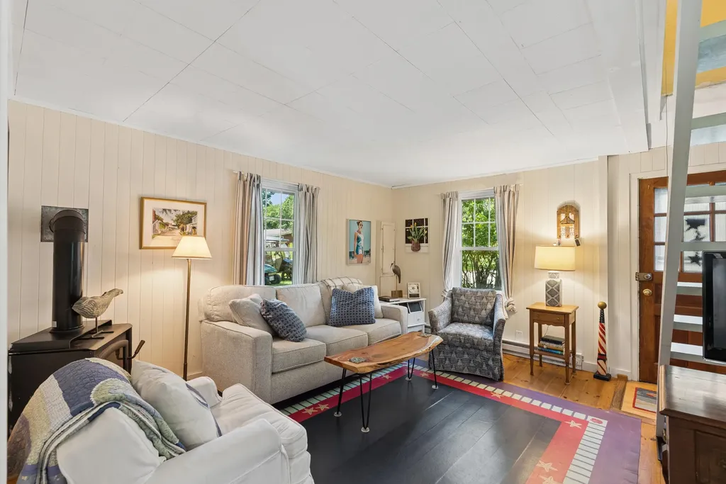 28 Beach Avenue Long Island ME 04050