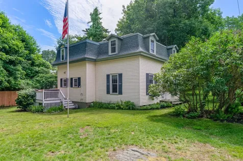 28 Beach Avenue Long Island ME 04050