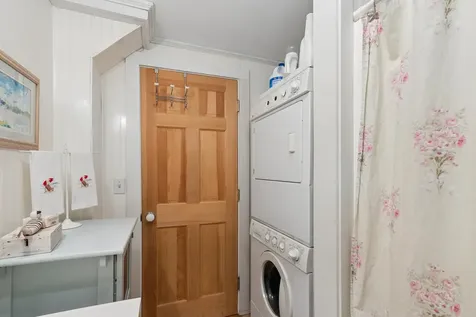 28 Beach Avenue Long Island ME 04050
