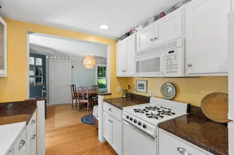 28 Beach Avenue Long Island ME 04050