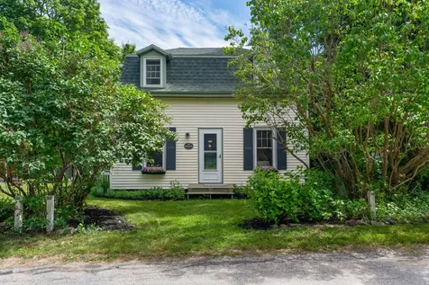 28 Beach Avenue Long Island ME 04050