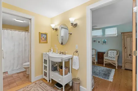28 Beach Avenue Long Island ME 04050
