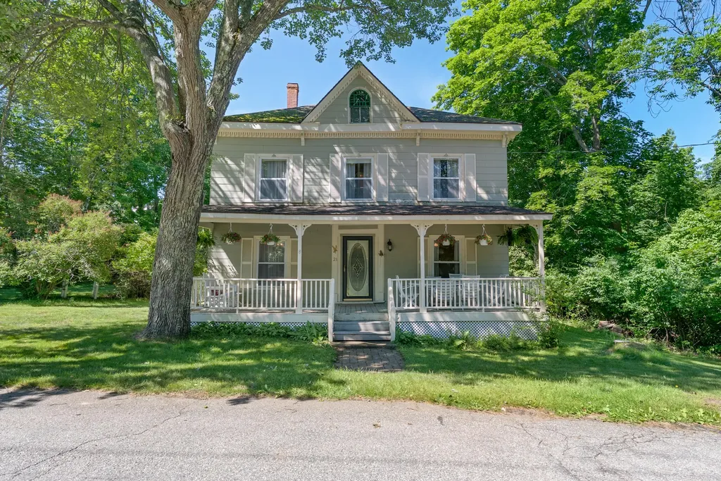 21 Beach Avenue Long Island ME 04050