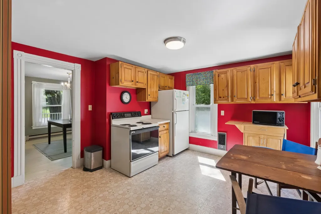 21 Beach Avenue Long Island ME 04050