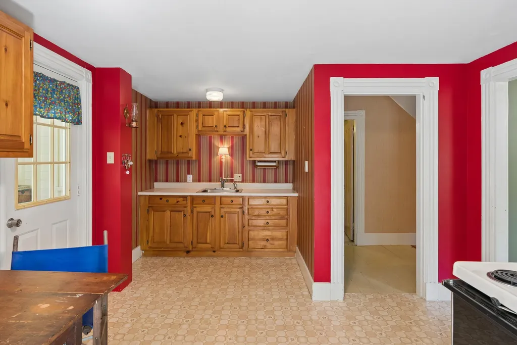 21 Beach Avenue Long Island ME 04050