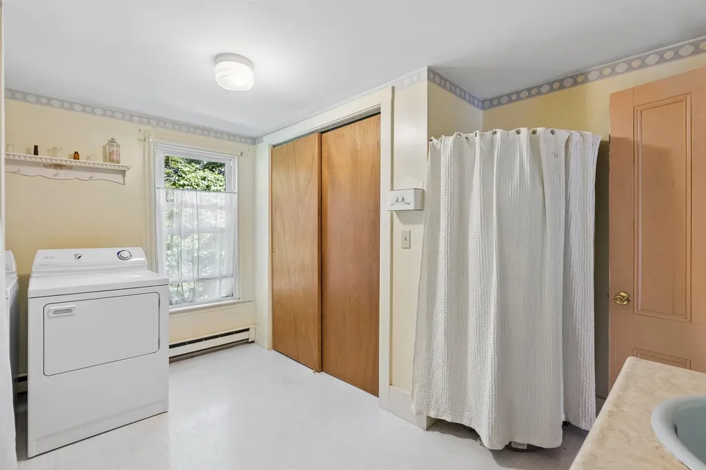 21 Beach Avenue Long Island ME 04050