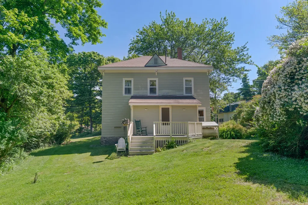 21 Beach Avenue Long Island ME 04050