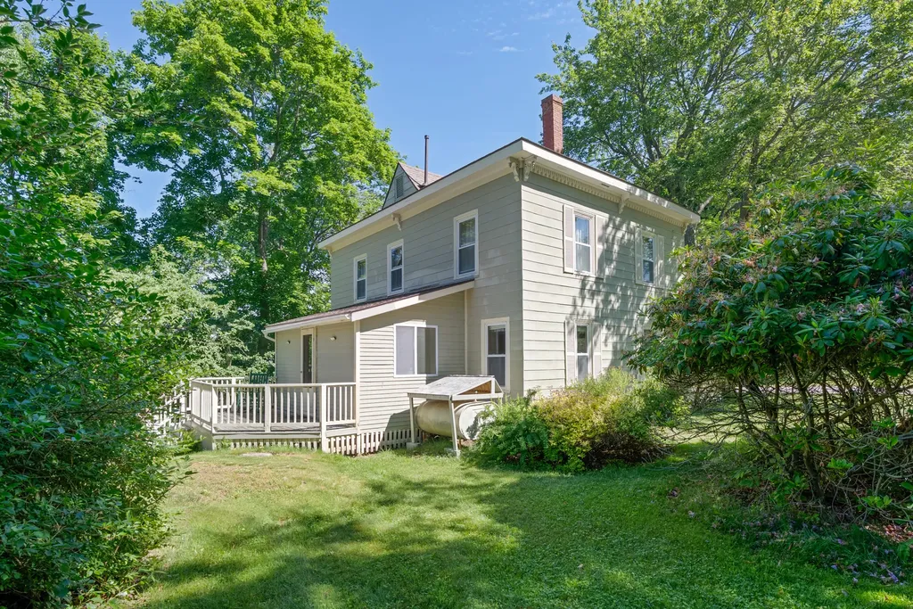 21 Beach Avenue Long Island ME 04050