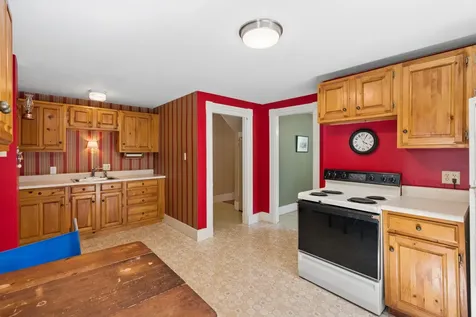 21 Beach Avenue Long Island ME 04050