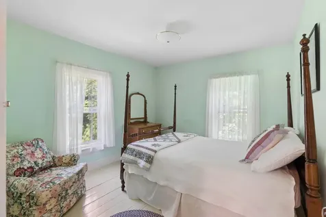21 Beach Avenue Long Island ME 04050