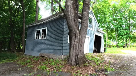 9 School Street Dexter ME 04930