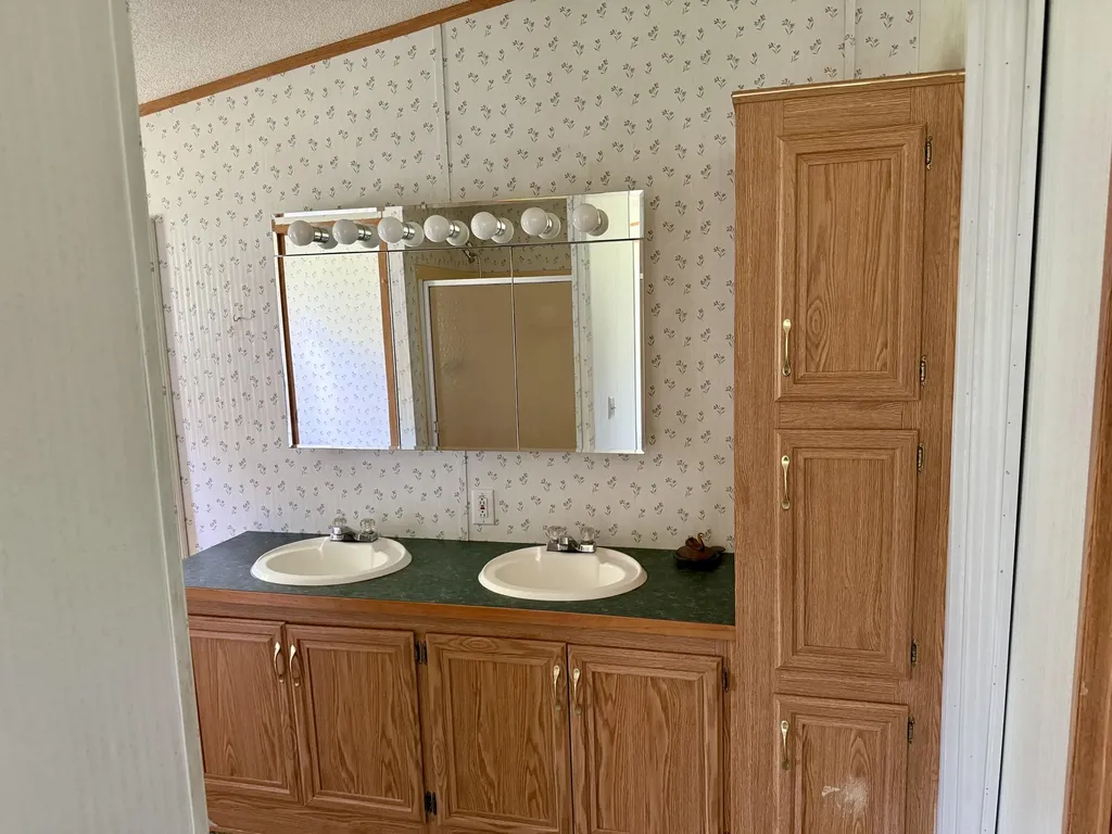 1025 Beans Corner Road Hartland ME 04943