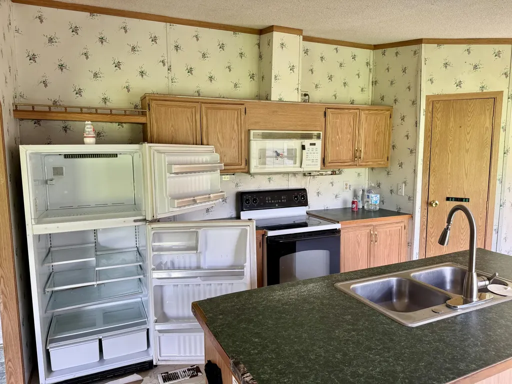 1025 Beans Corner Road Hartland ME 04943