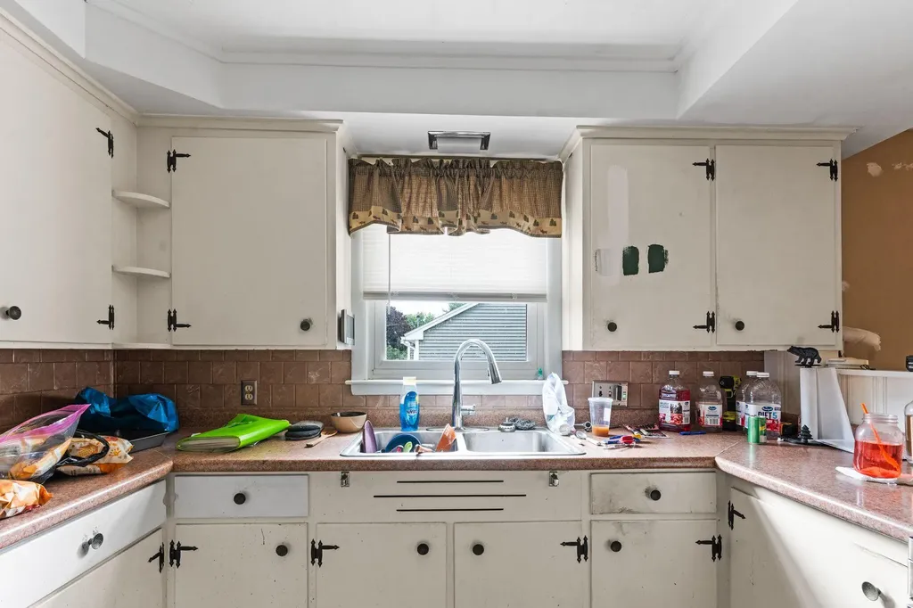24 Cottage Street Fairfield ME 04937