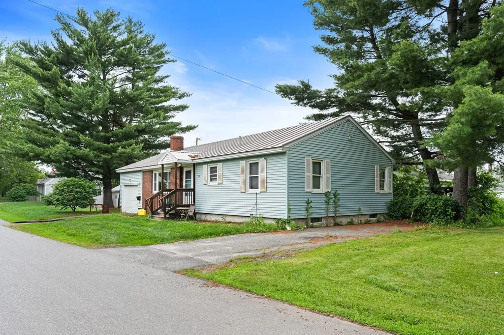24 Cottage Street Fairfield ME 04937