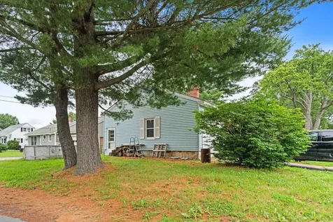24 Cottage Street Fairfield ME 04937