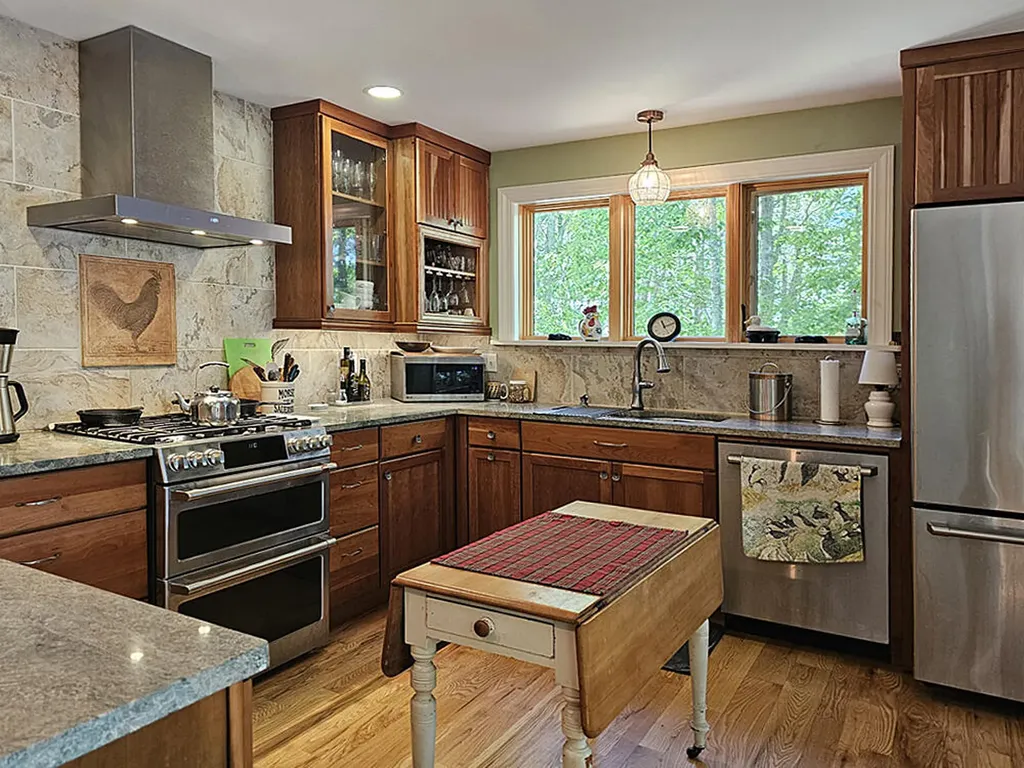 1004 Bremen Road Waldoboro ME 04572