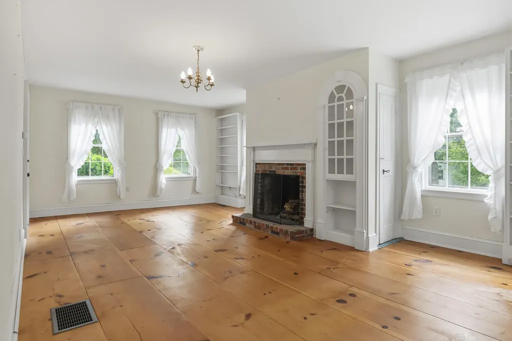 121 Federal Street Wiscasset ME 04578