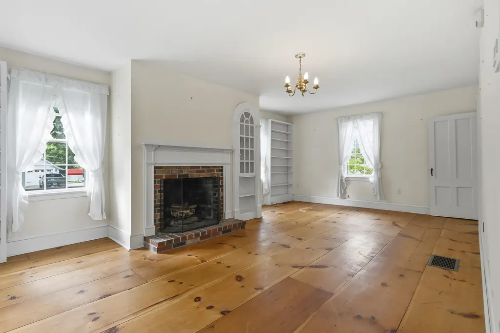 121 Federal Street Wiscasset ME 04578
