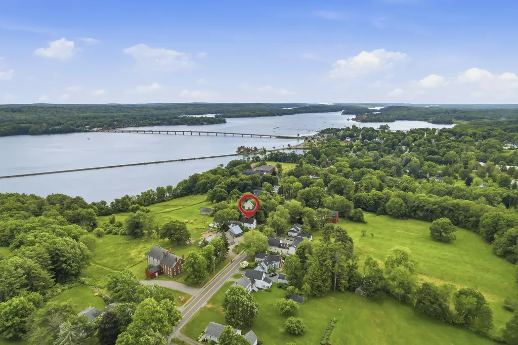 121 Federal Street Wiscasset ME 04578