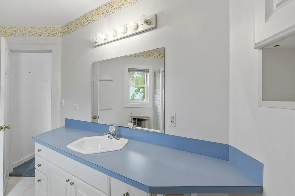 121 Federal Street Wiscasset ME 04578