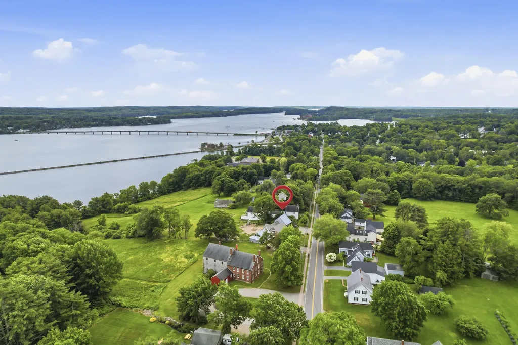 121 Federal Street Wiscasset ME 04578