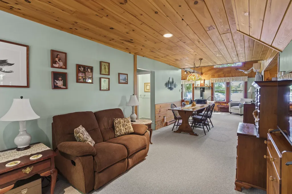 71 Mapleridge Road Nobleboro ME 04555