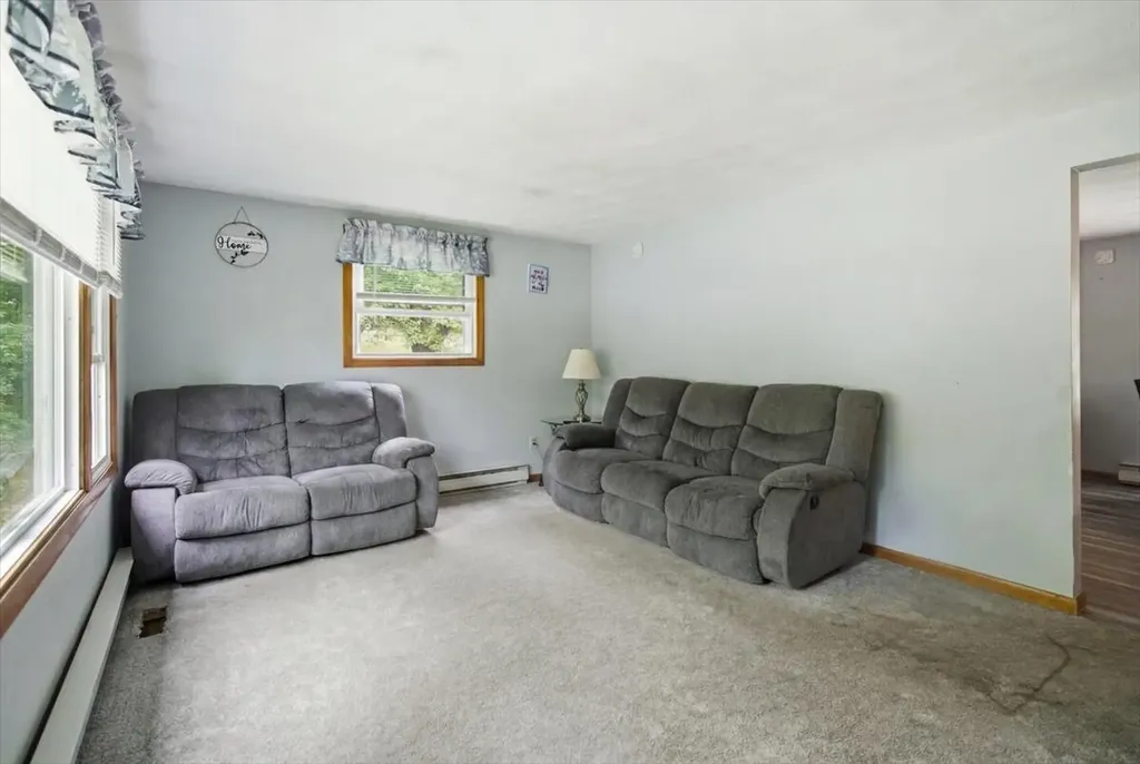 7 Boulder Avenue Paris ME 04281