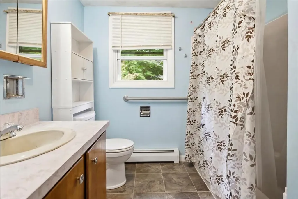 7 Boulder Avenue Paris ME 04281