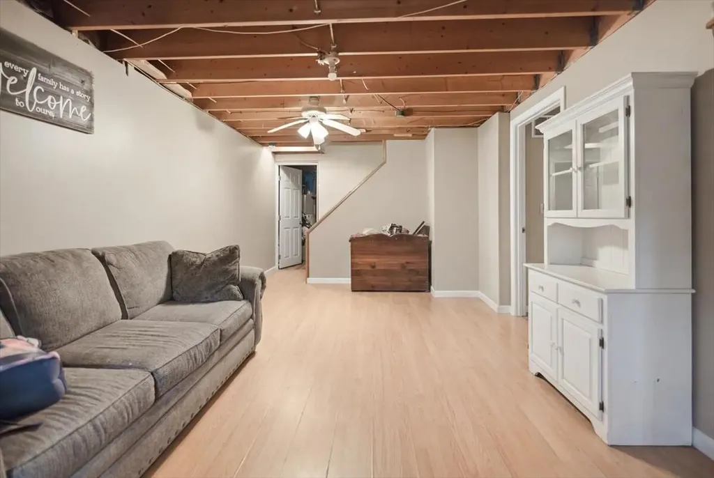 7 Boulder Avenue Paris ME 04281