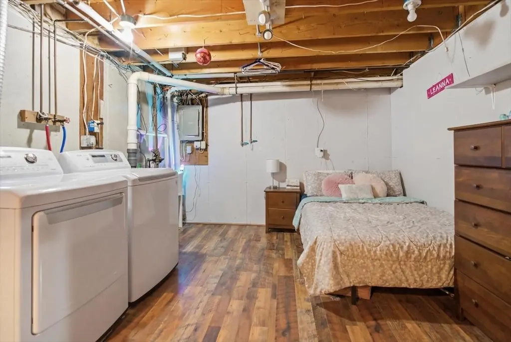 7 Boulder Avenue Paris ME 04281
