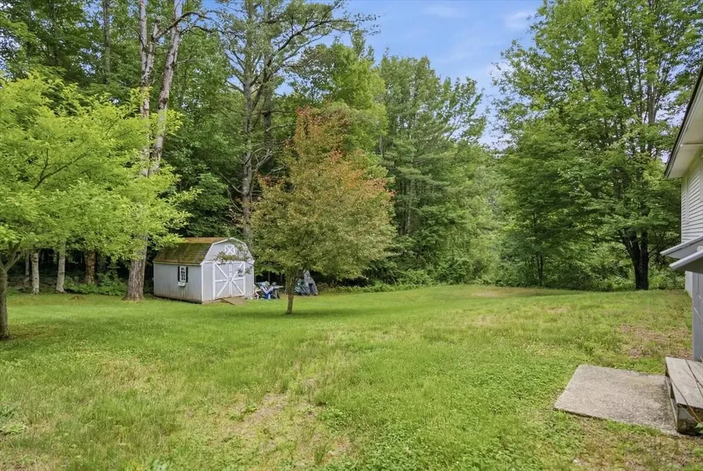 7 Boulder Avenue Paris ME 04281