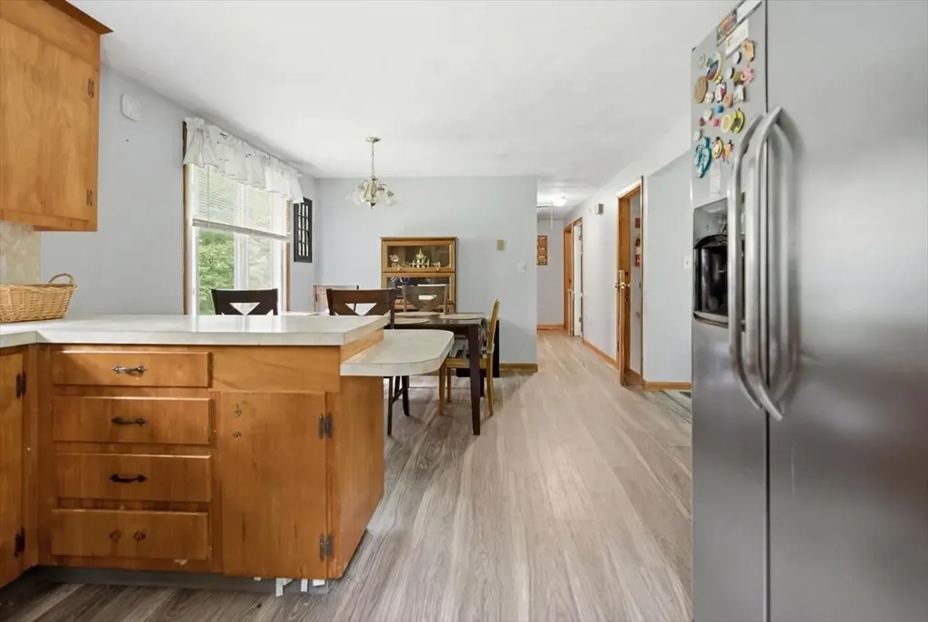 7 Boulder Avenue Paris ME 04281