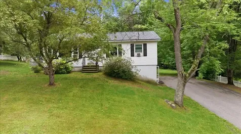 7 Boulder Avenue Paris ME 04281