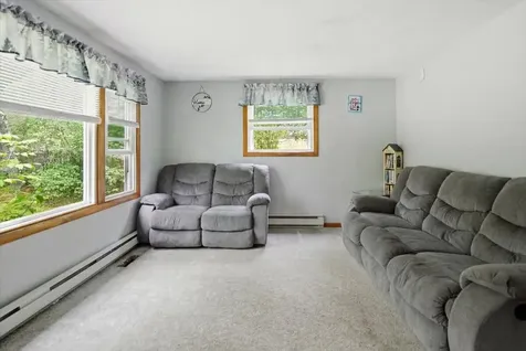 7 Boulder Avenue Paris ME 04281