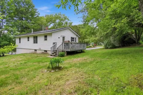 7 Boulder Avenue Paris ME 04281