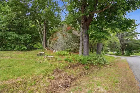 7 Boulder Avenue Paris ME 04281
