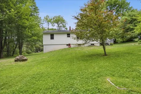 7 Boulder Avenue Paris ME 04281