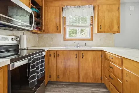 7 Boulder Avenue Paris ME 04281