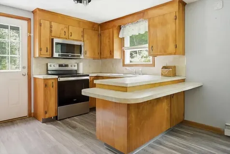 7 Boulder Avenue Paris ME 04281