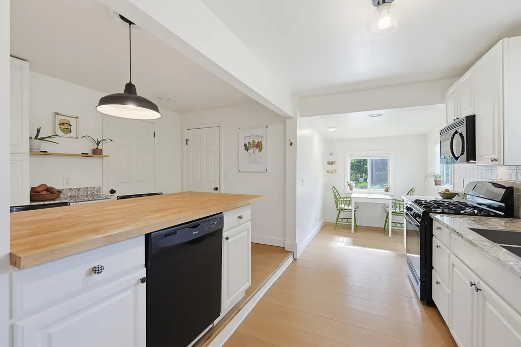 121 Whitehouse Crossing Road Topsham ME 04086