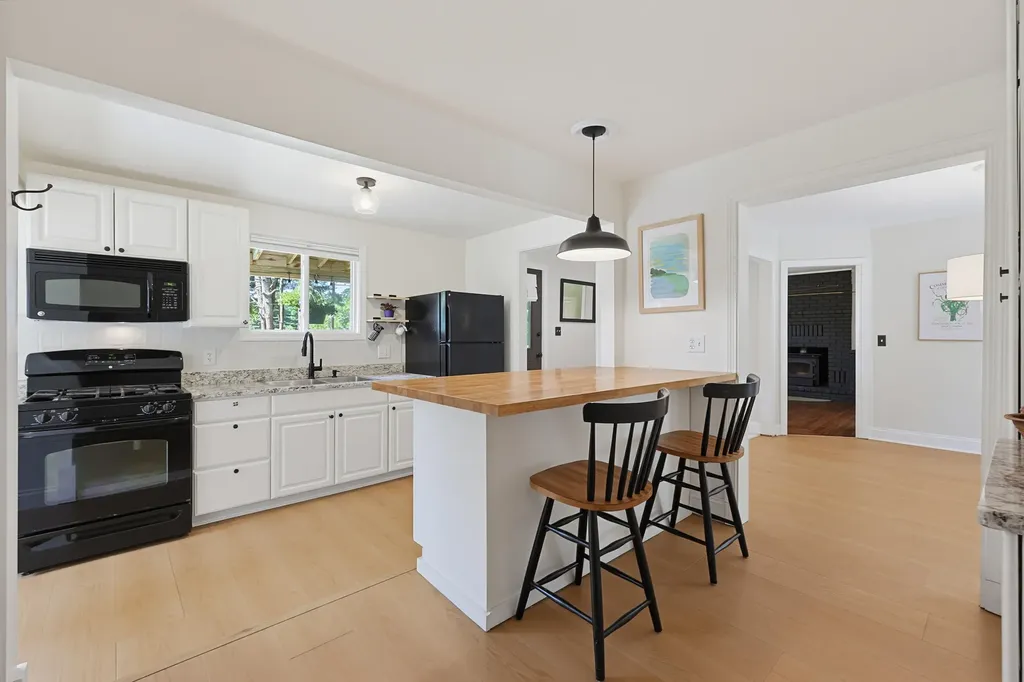 121 Whitehouse Crossing Road Topsham ME 04086