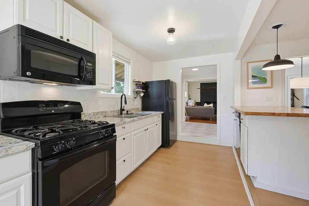 121 Whitehouse Crossing Road Topsham ME 04086